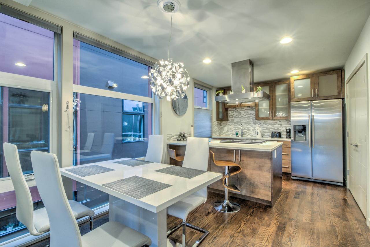 Modern Home With Rooftop Oasis 시애틀 외부 사진