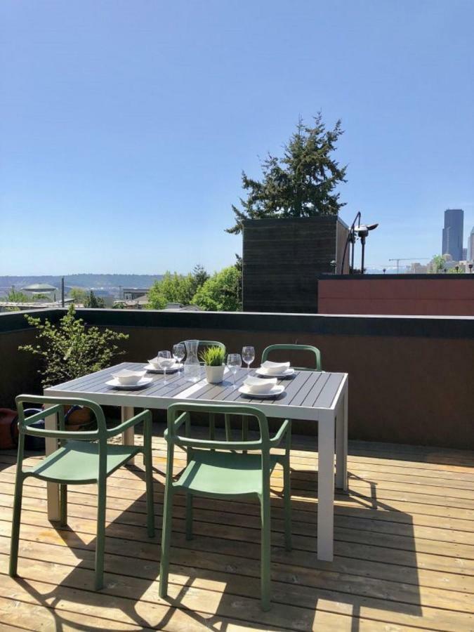 Modern Home With Rooftop Oasis 시애틀 외부 사진